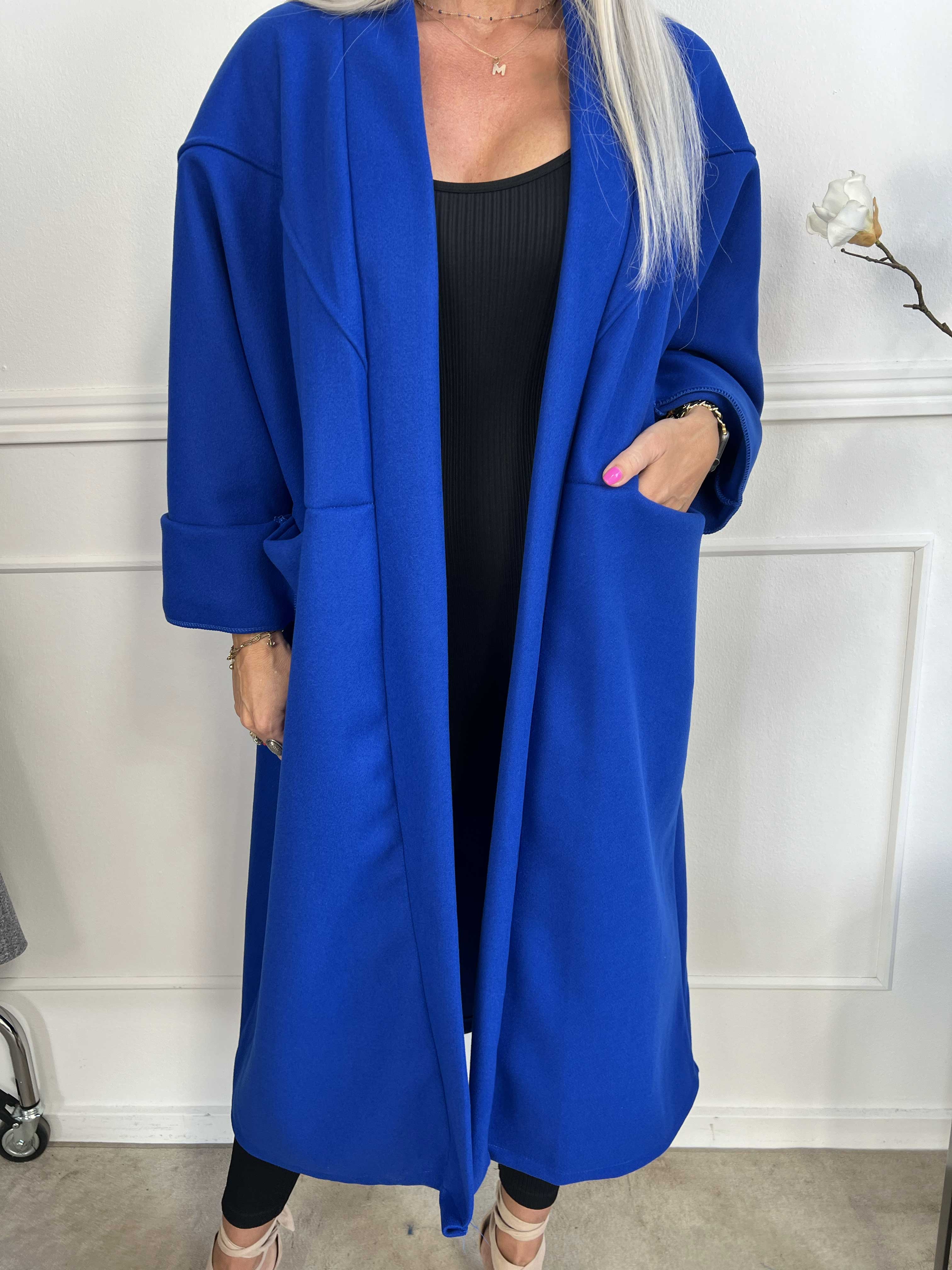 Annah - Oversized kappa med tydliga sömmar och fickor